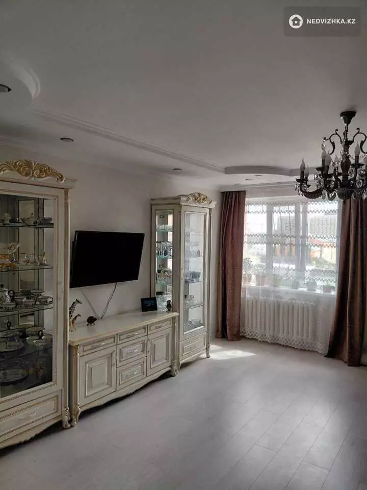 5-комнатная квартира, этаж 4 из 9, 131 м², фотография 3