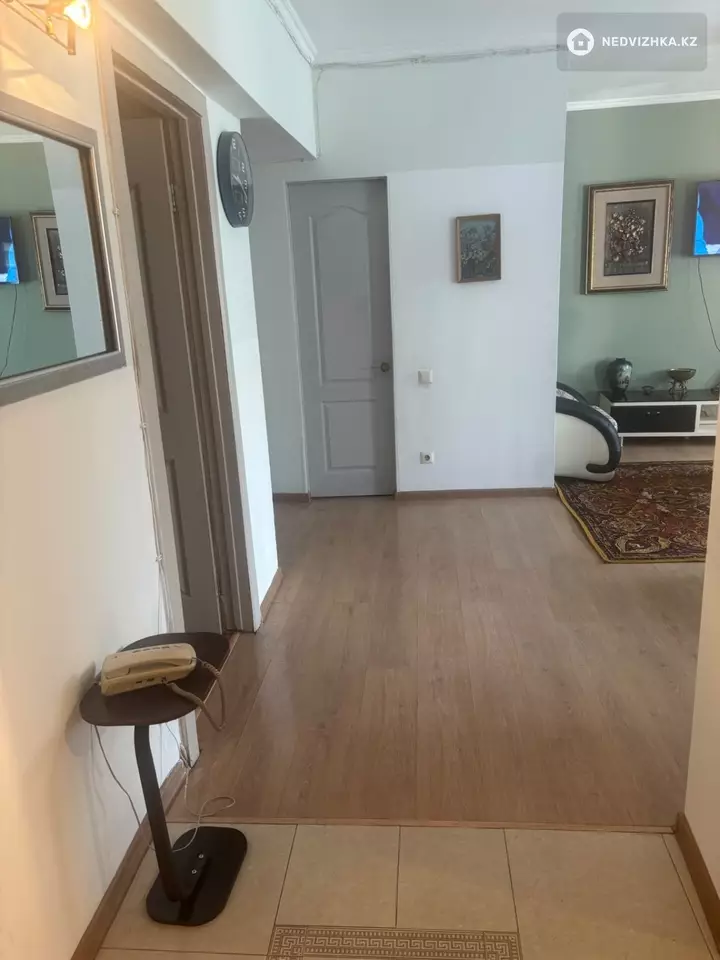 3-комнатная квартира, этаж 4 из 5, 68 м², На длительный срок