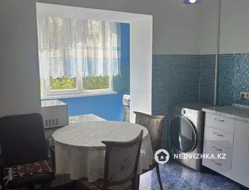 3-комнатная квартира, этаж 4 из 5, 68 м², На длительный срок, миниатюра 2