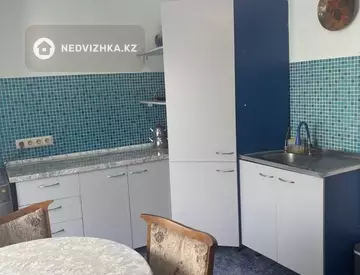 3-комнатная квартира, этаж 4 из 5, 68 м², На длительный срок, миниатюра 4