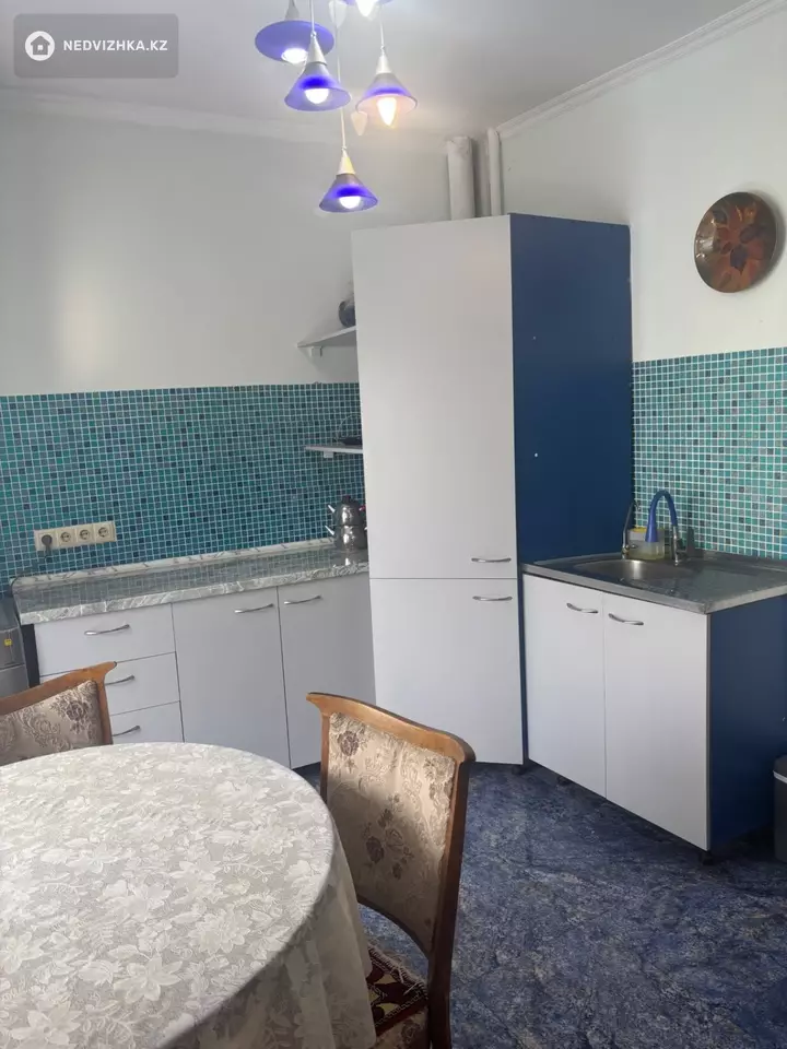 3-комнатная квартира, этаж 4 из 5, 68 м², На длительный срок, фотография 4