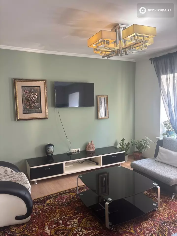 3-комнатная квартира, этаж 4 из 5, 68 м², На длительный срок, фотография 3