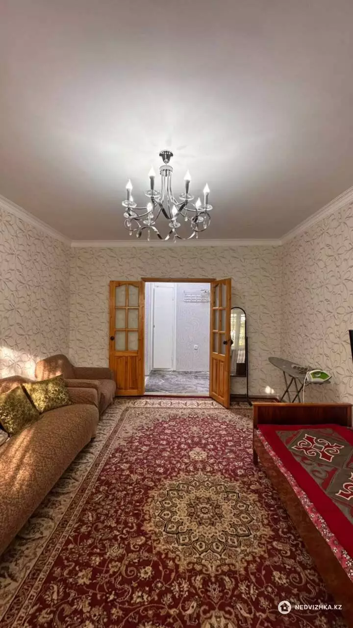 3-комнатная квартира, этаж 2 из 10, 64 м², фотография 2
