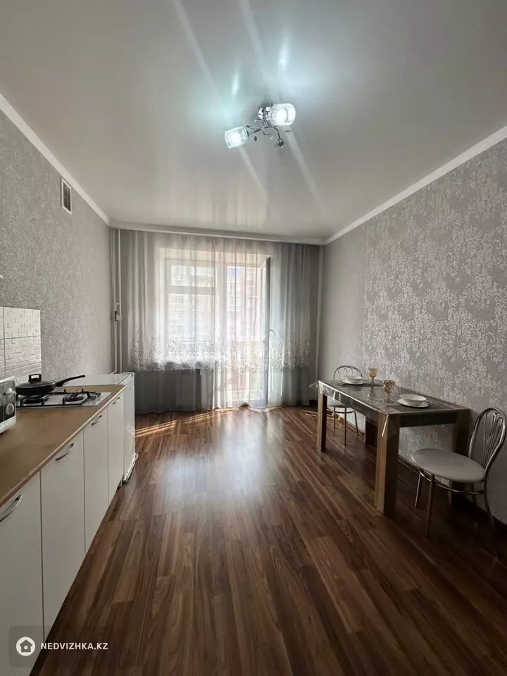1-комнатная квартира, этаж 3 из 6, 44 м², Посуточно, фотография 3