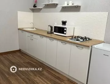 1-комнатная квартира, этаж 3 из 6, 44 м², Посуточно, миниатюра 7