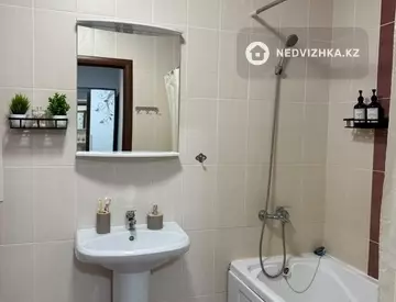 1-комнатная квартира, этаж 3 из 6, 44 м², Посуточно, миниатюра 8