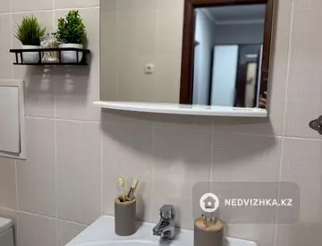 1-комнатная квартира, этаж 3 из 6, 44 м², Посуточно, миниатюра 10