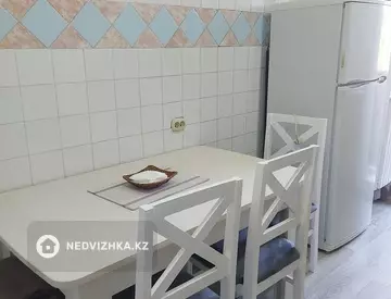 2-комнатная квартира, этаж 3 из 5, 54 м², На длительный срок, миниатюра 9