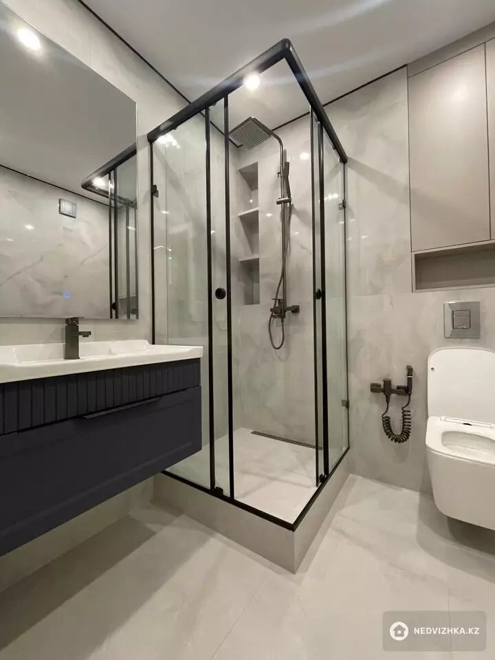 3-комнатная квартира, этаж 8 из 16, 80 м², фотография 2