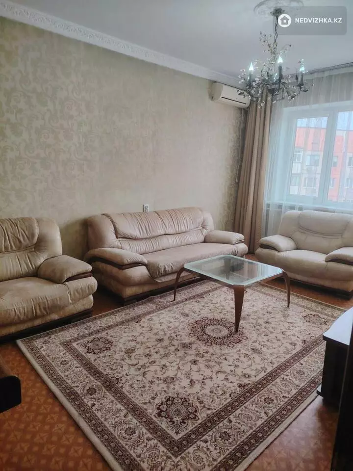 4-комнатная квартира, этаж 8 из 9, 96 м², На длительный срок, фотография 3