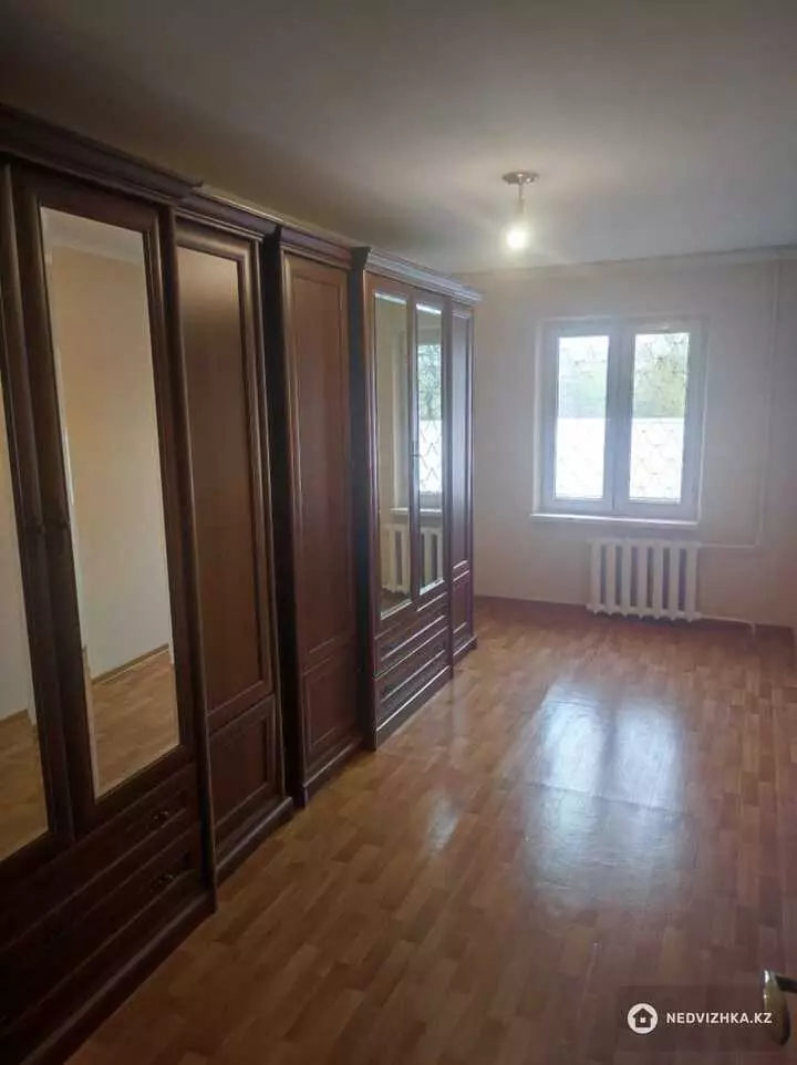 3-комнатная квартира, этаж 2 из 4, 61 м², фотография 4