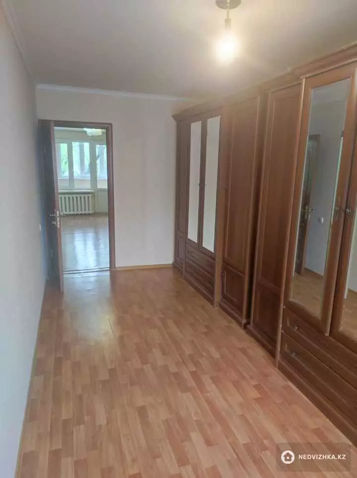 3-комнатная квартира, этаж 2 из 4, 61 м², фотография 5