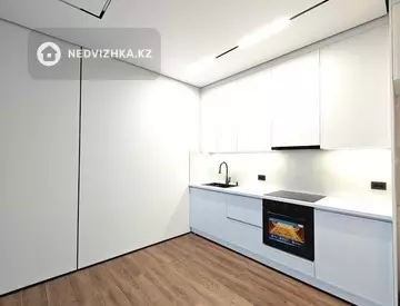 3-комнатная квартира, этаж 12 из 17, 77 м², миниатюра 2