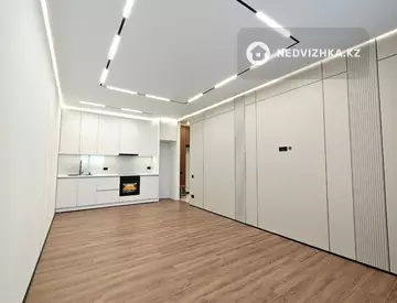 3-комнатная квартира, этаж 12 из 17, 77 м², миниатюра 1