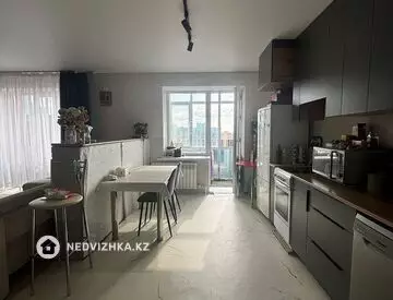 2-комнатная квартира, этаж 10 из 10, 68 м², миниатюра 3