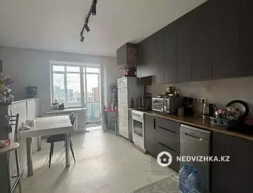 2-комнатная квартира, этаж 10 из 10, 68 м², миниатюра 4