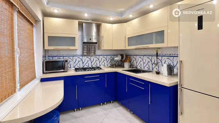 2-комнатная квартира, этаж 1 из 3, 75 м², Посуточно, фотография 5