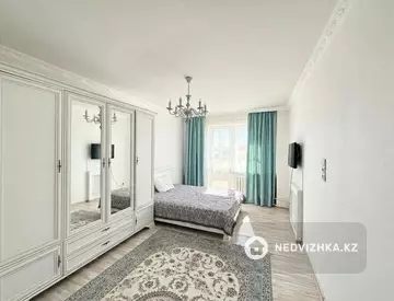 2-комнатная квартира, этаж 9 из 9, 63 м², миниатюра 1