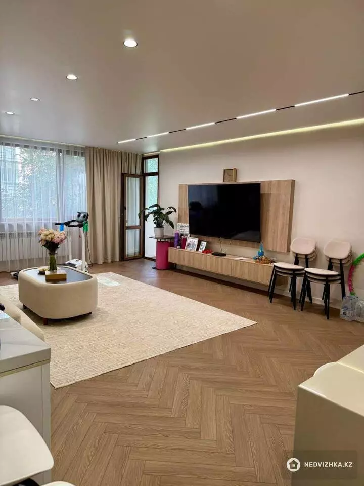 3-комнатная квартира, этаж 1 из 14, 100 м², фотография 3