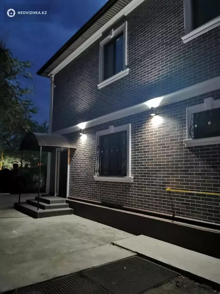 6-комнатный дом, 15 соток, 227 м², фотография 2