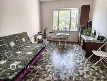 3-комнатная квартира, этаж 5 из 5, 61 м², миниатюра 1