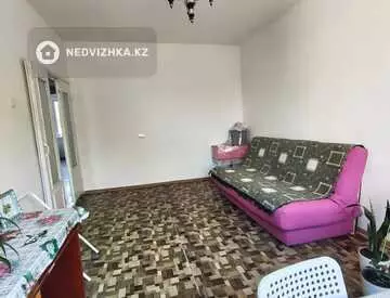3-комнатная квартира, этаж 5 из 5, 61 м², миниатюра 2