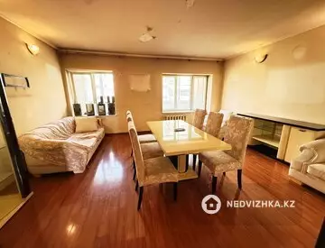 3-комнатная квартира, этаж 5 из 5, 81 м², миниатюра 2