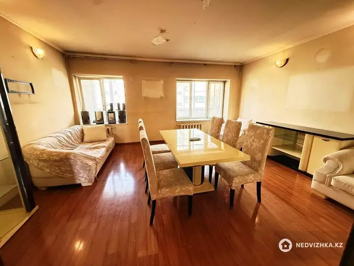 3-комнатная квартира, этаж 5 из 5, 81 м², фотография 2