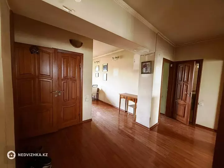 3-комнатная квартира, этаж 5 из 5, 81 м², фотография 3