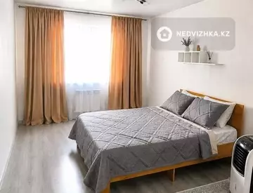 1-комнатная квартира, этаж 6 из 12, 43 м², Посуточно, миниатюра 1