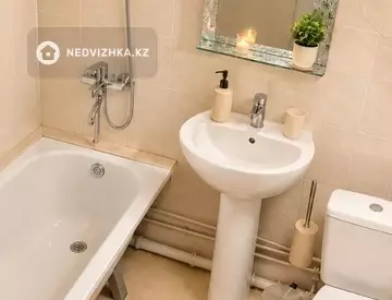 1-комнатная квартира, этаж 6 из 12, 43 м², Посуточно, миниатюра 4