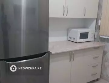 2-комнатная квартира, этаж 3 из 9, 56 м², миниатюра 2