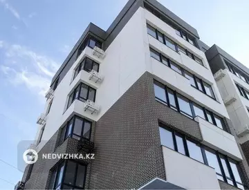 2-комнатная квартира, этаж 3 из 6, 49 м², миниатюра 1