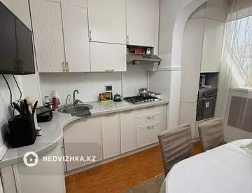 3-бөлмелі пәтер, қабат 6 барлық қабат саны 9, 76 м², 8-нобай