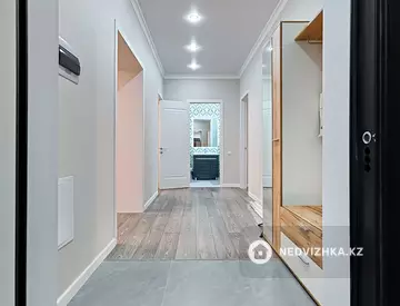 2-комнатная квартира, этаж 4 из 9, 62 м², На длительный срок, миниатюра 1