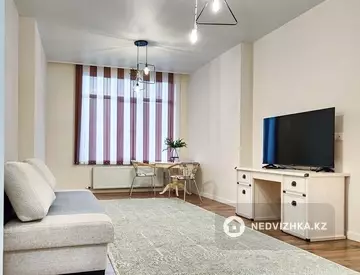 2-комнатная квартира, этаж 6 из 10, 75 м², На длительный срок, миниатюра 1