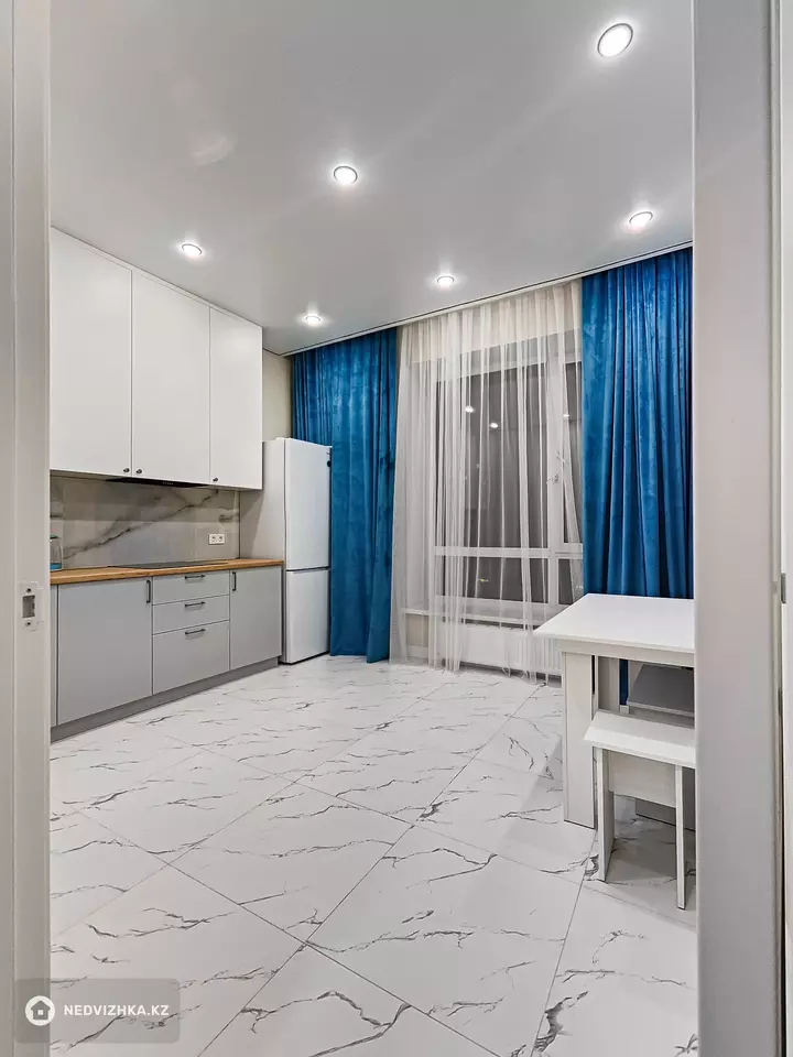 1-комнатная квартира, этаж 6 из 12, 42 м², На длительный срок, фотография 2