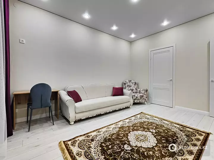 1-комнатная квартира, этаж 6 из 12, 42 м², На длительный срок, фотография 3