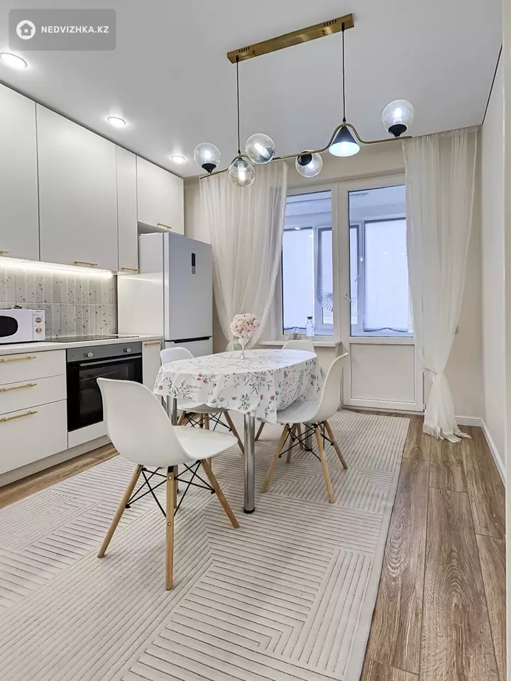 2-комнатная квартира, этаж 12 из 14, 40 м², На длительный срок, фотография 2