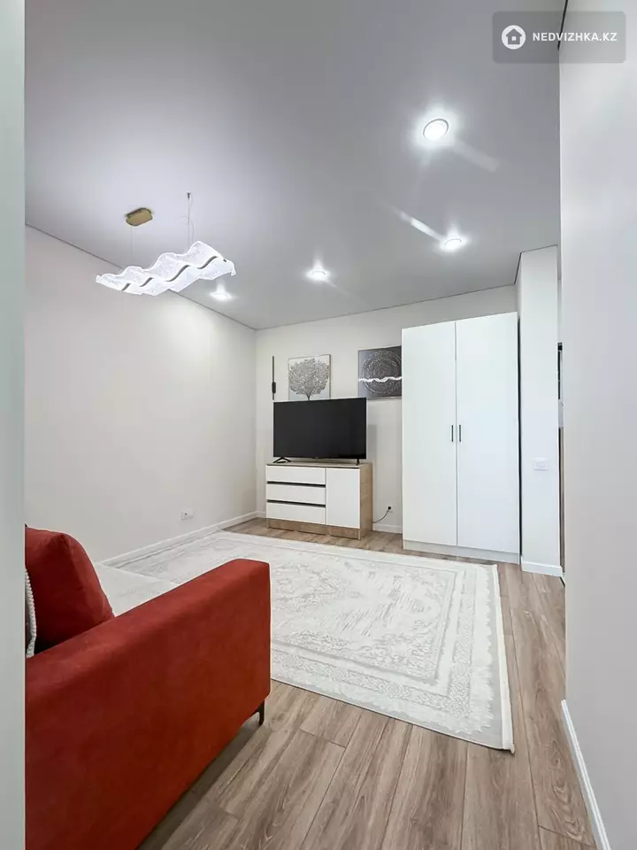 2-комнатная квартира, этаж 12 из 14, 40 м², На длительный срок, фотография 3