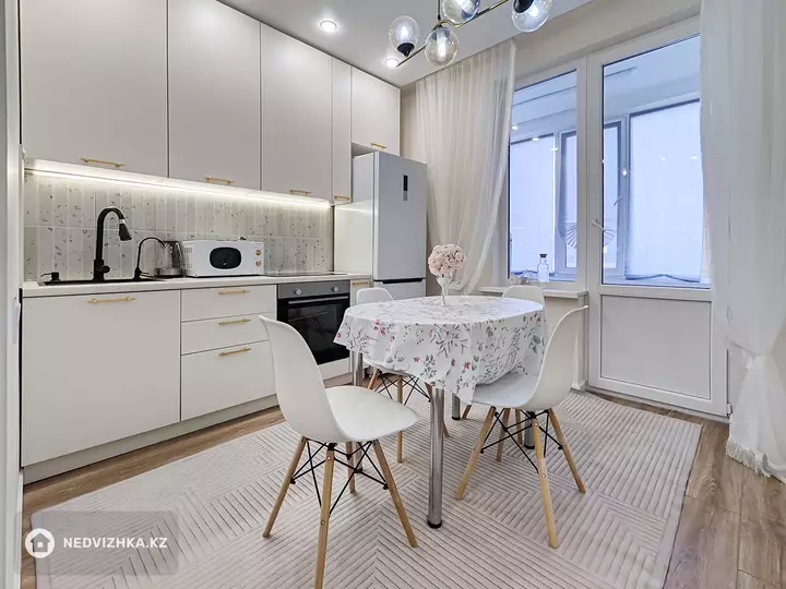 2-комнатная квартира, этаж 12 из 14, 40 м², На длительный срок, фотография 5