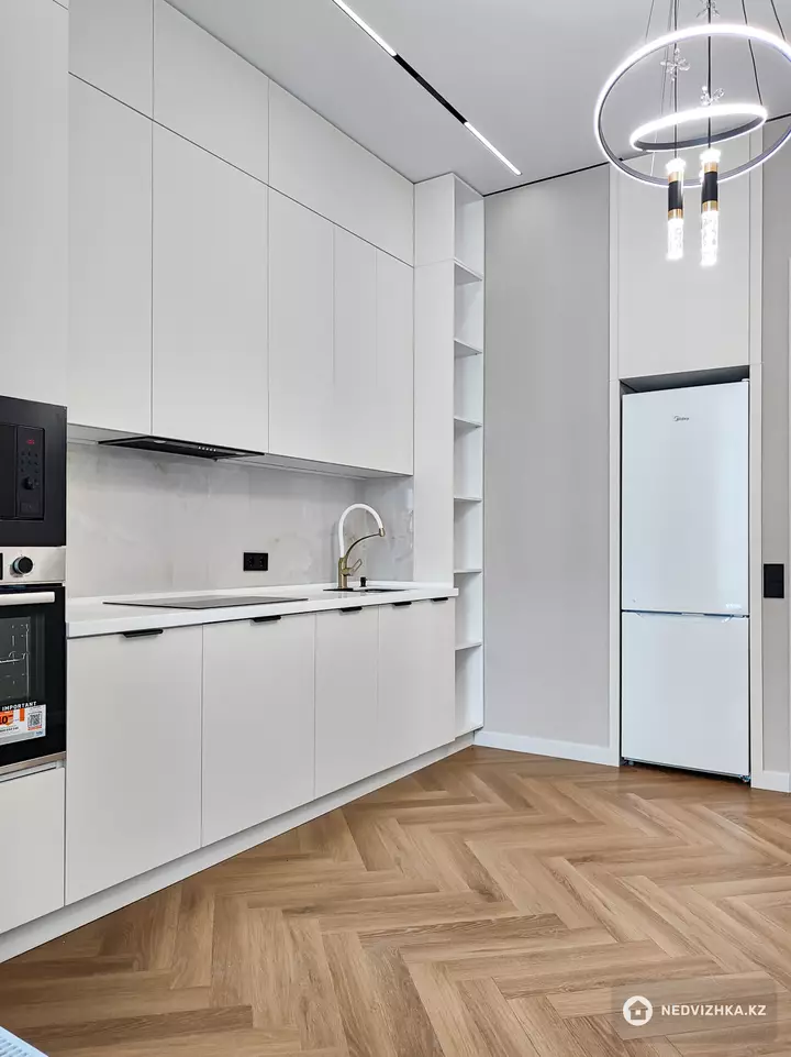 2-комнатная квартира, этаж 15 из 18, 71 м², На длительный срок, фотография 2