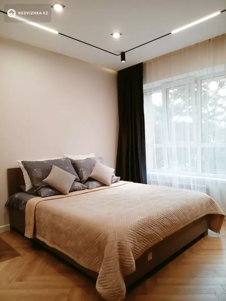 1-комнатная квартира, этаж 3 из 12, 40 м², Посуточно, фотография 3