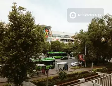 1-комнатная квартира, этаж 3 из 12, 40 м², Посуточно, миниатюра 6