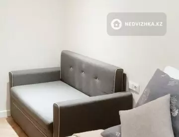 1-комнатная квартира, этаж 3 из 12, 40 м², Посуточно, миниатюра 8