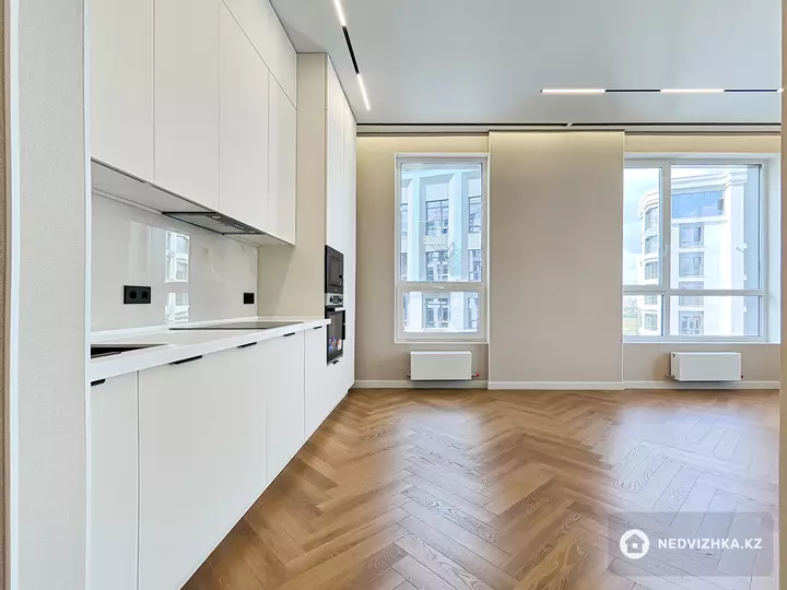3-комнатная квартира, этаж 15 из 18, 77 м², На длительный срок, фотография 2