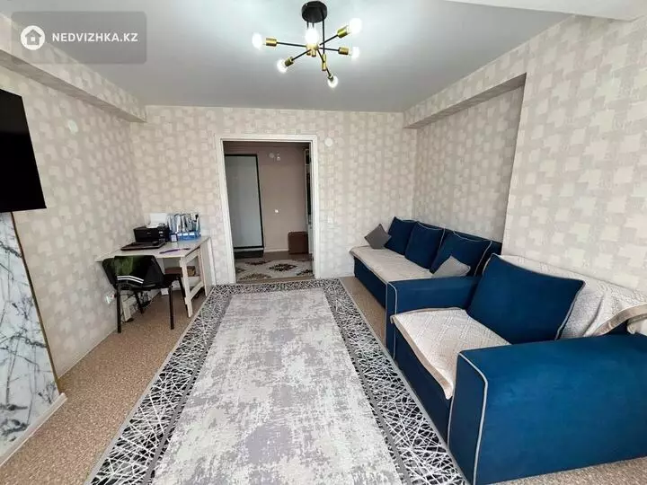 2-комнатная квартира, этаж 3 из 9, 54 м², фотография 2