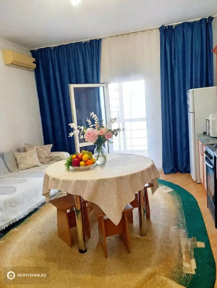1-комнатная квартира, этаж 3 из 13, 40 м², Посуточно, фотография 3