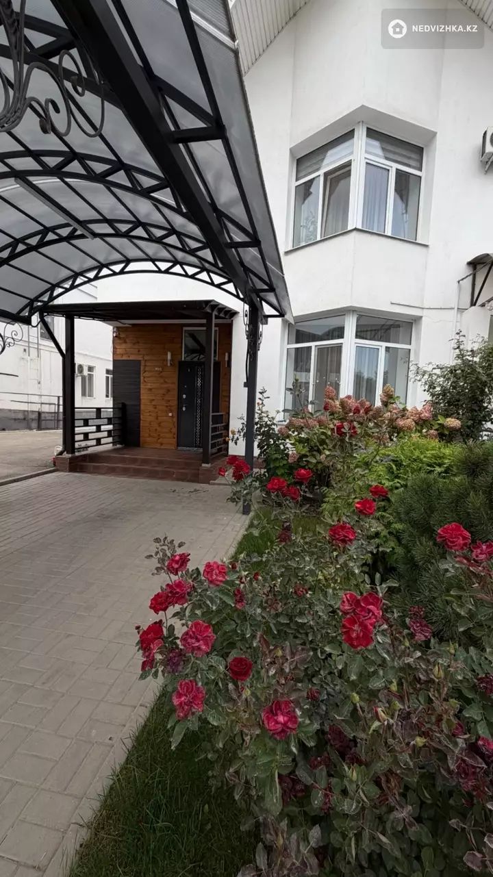 3-комнатный таунхаус, 2 соток, 168 м²