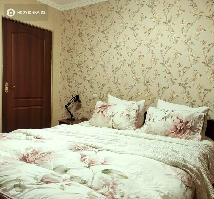 3-комнатная квартира, этаж 4 из 5, 58 м², На длительный срок